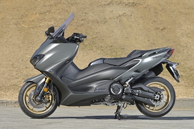 TMAX560_03.jpg