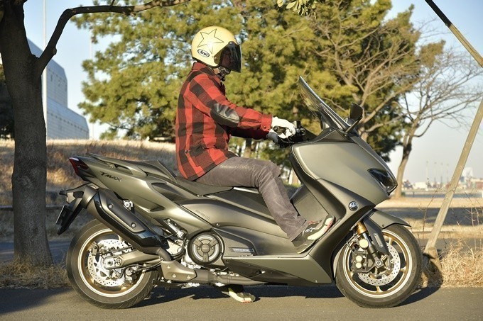 TMAX560_08.jpg