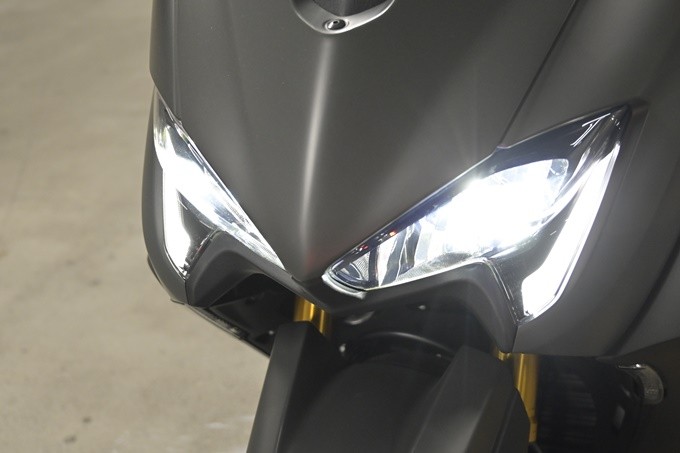 TMAX560_15.jpg