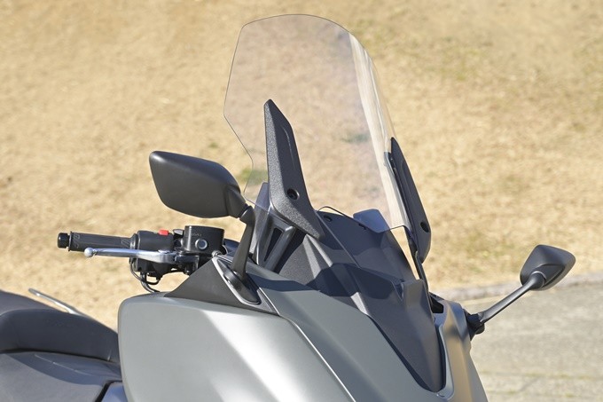 TMAX560_40.jpg