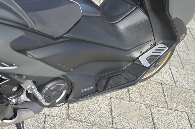 TMAX560_54.jpg