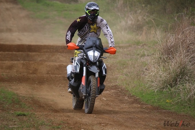 アドベンチャーにもっとも近いオフロードバイク 790 Adventure R 19