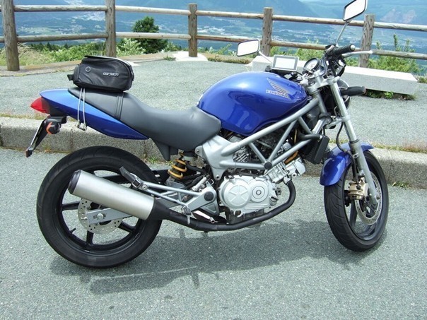 Vtr250 レビュー 優等生 洗練されたｖｔ ウェビックユーザーの 愛車を語ろう